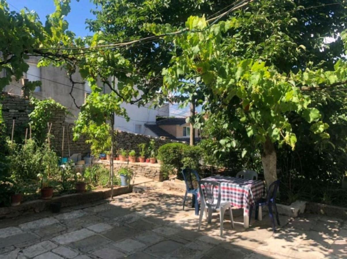 MiziriGuestHouse Gjirokastër Eksteriør billede