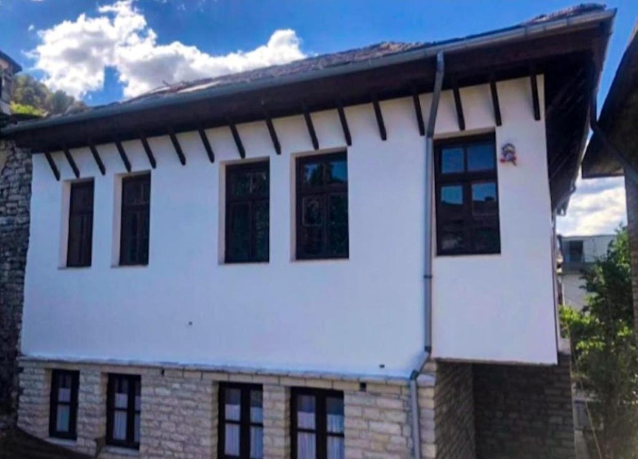 MiziriGuestHouse Gjirokastër Eksteriør billede