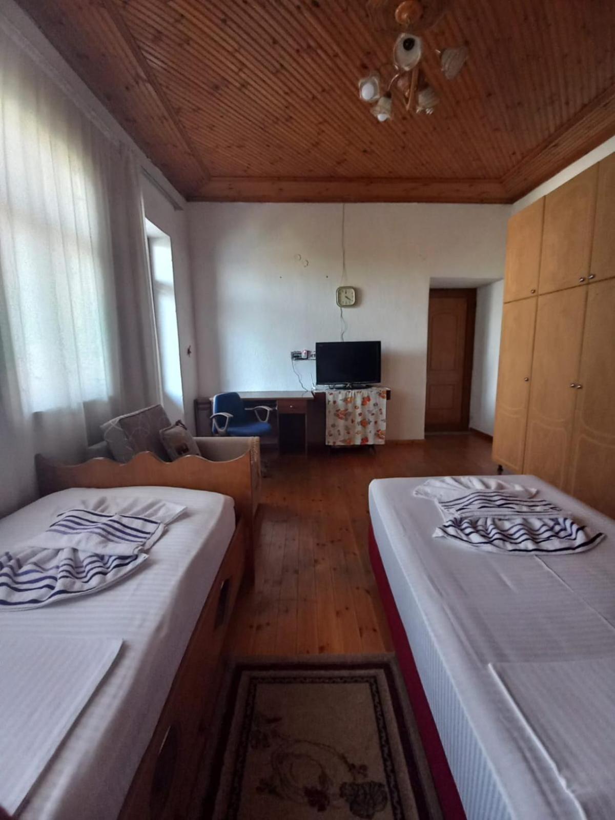 MiziriGuestHouse Gjirokastër Eksteriør billede