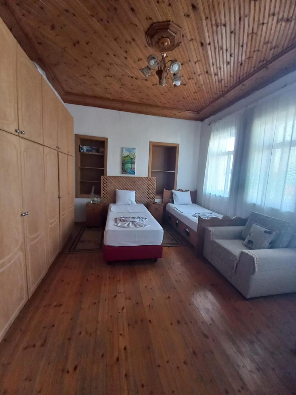 MiziriGuestHouse Gjirokastër Eksteriør billede