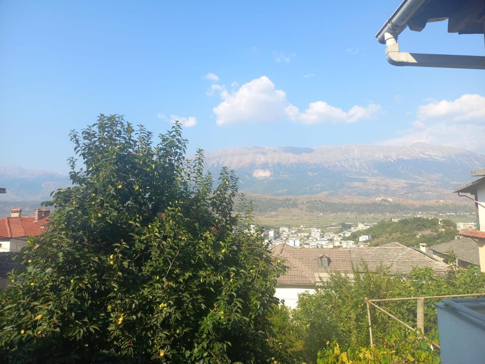 MiziriGuestHouse Gjirokastër Eksteriør billede